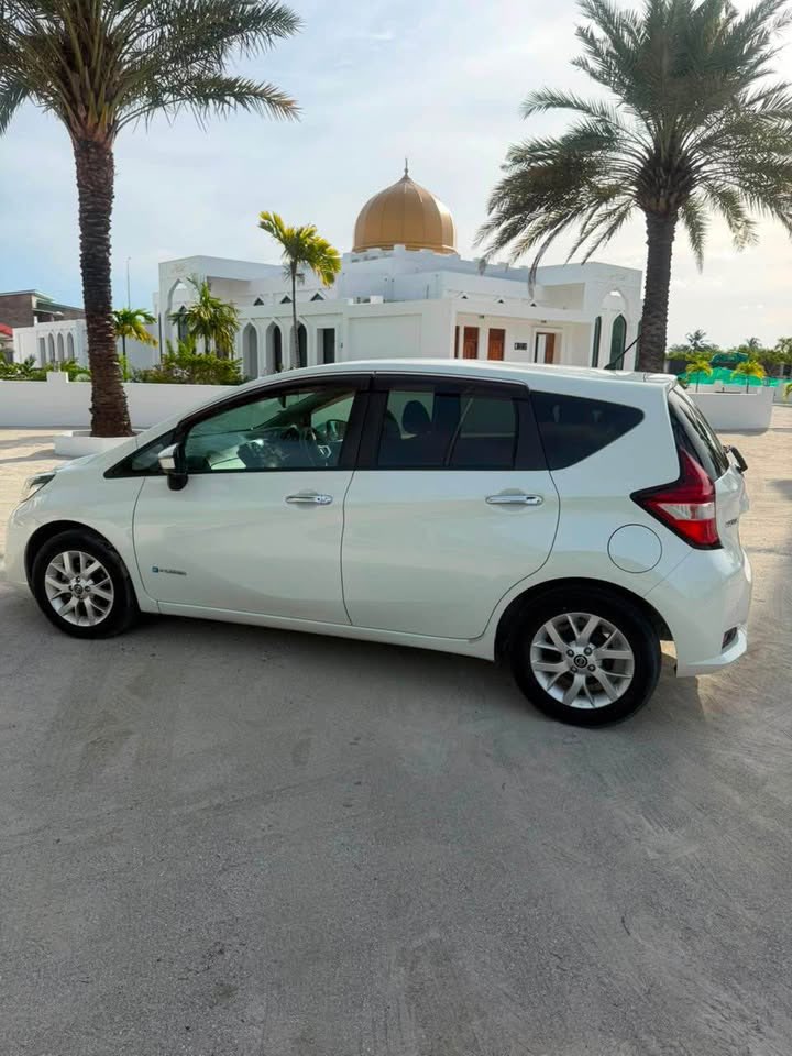 Used 2019 Nissan Note — photo 2