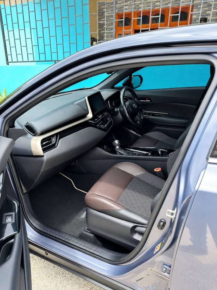 Used 2018 Toyota C-HR — photo 2
