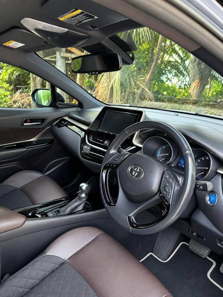Used 2018 Toyota C-HR — photo 4