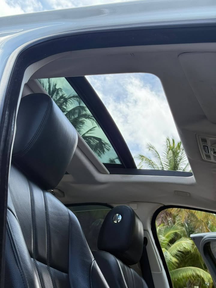 Used 2012 Jaguar XJ — photo 2