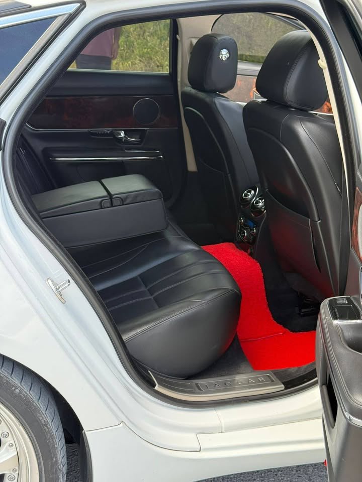 Used 2012 Jaguar XJ — photo 3