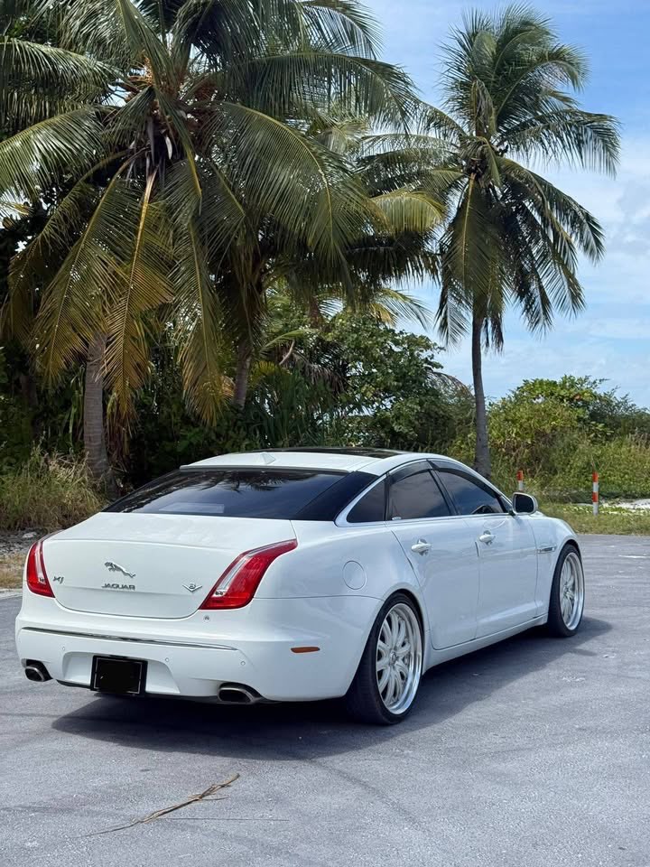 Used 2012 Jaguar XJ — photo 4