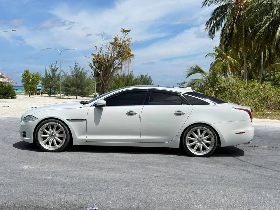 Used 2012 Jaguar XJ — photo 6