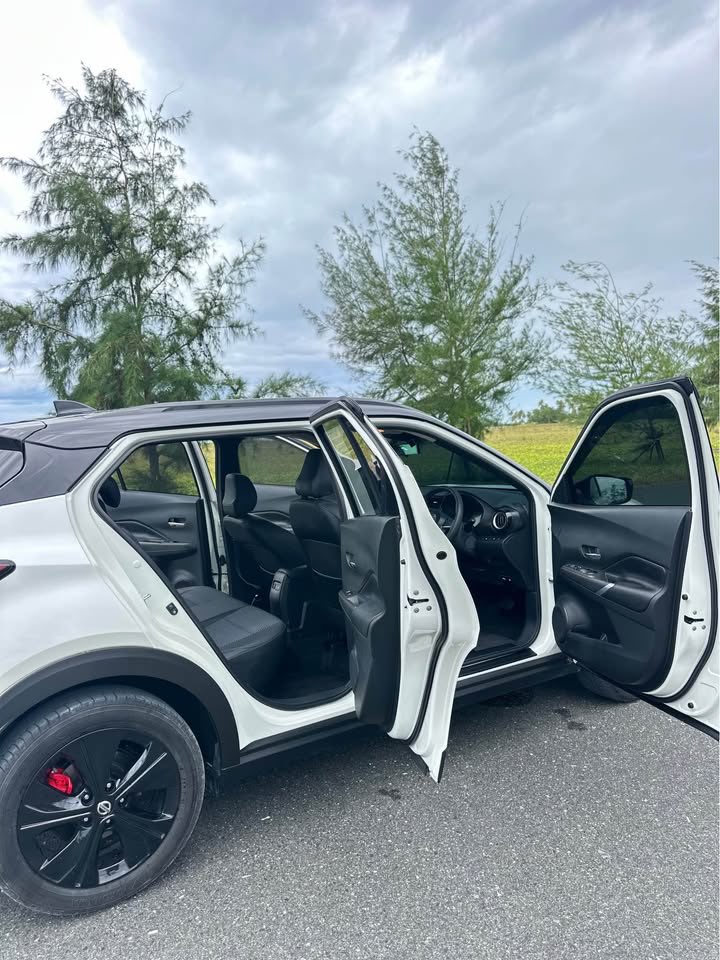 Used 2023 Nissan Kicks — photo 6