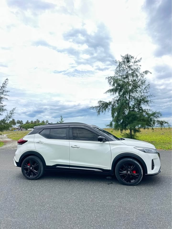 Used 2023 Nissan Kicks — photo 10