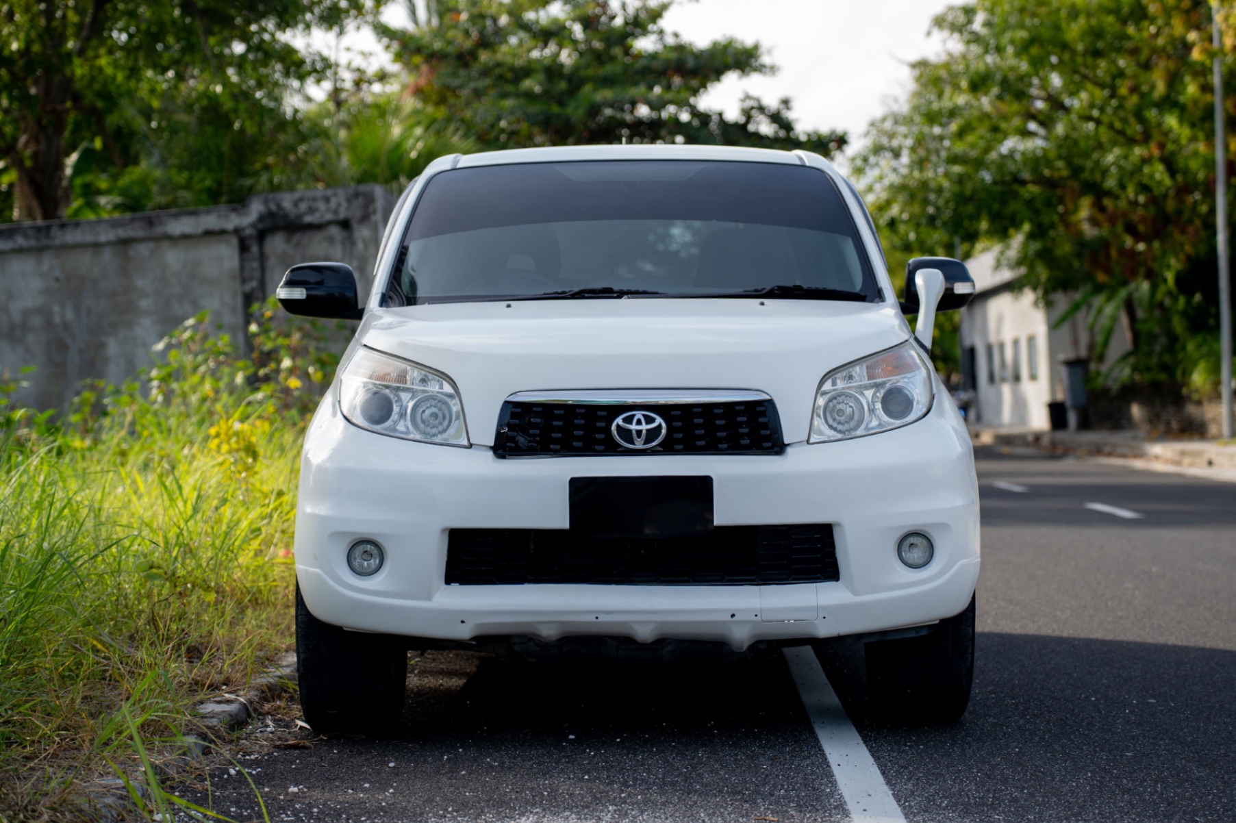Used 2011 Toyota Rush — photo 3