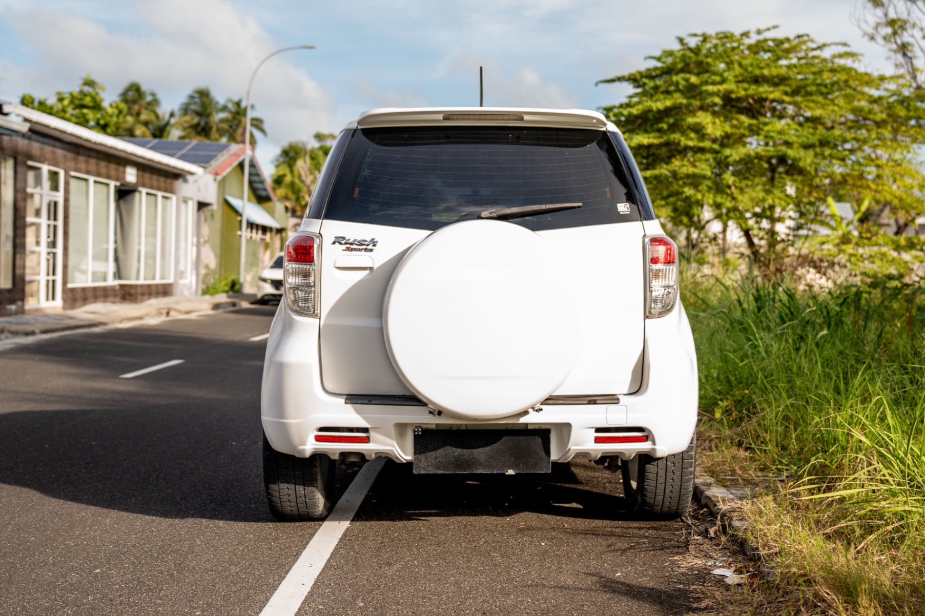 Used 2011 Toyota Rush — photo 5
