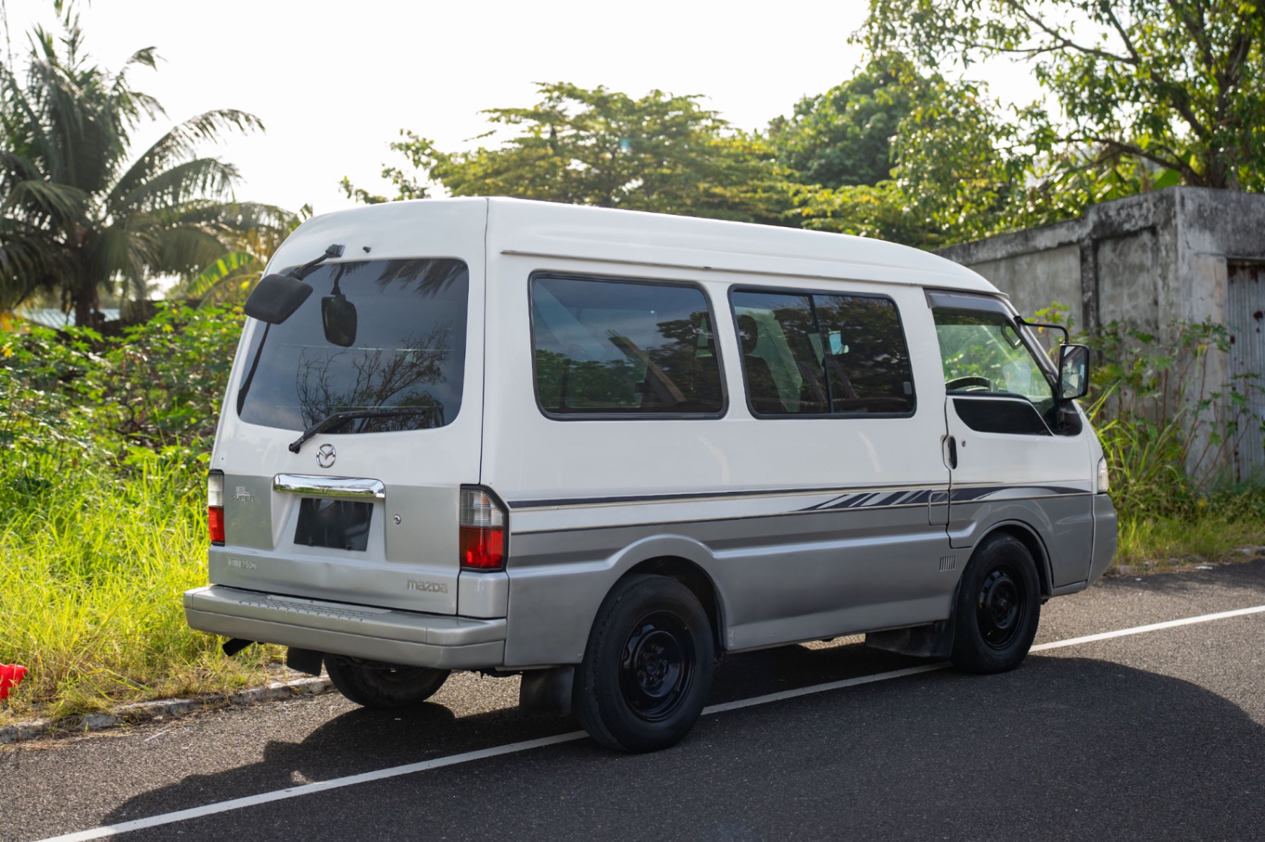 Used Mazda Bongo — photo 3