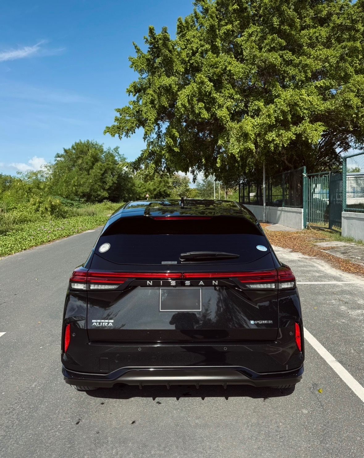 Used 2021 Nissan Aura — photo 2