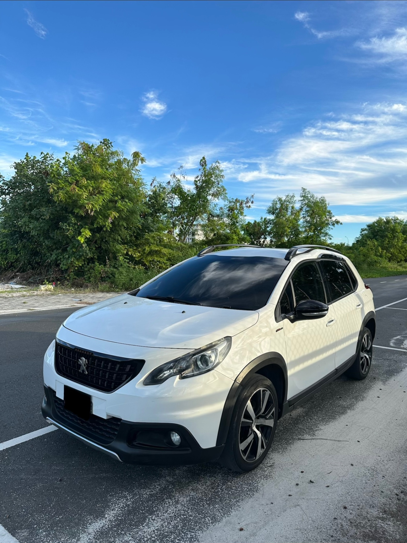 Used 2017 Peugeot 2008 — photo 2
