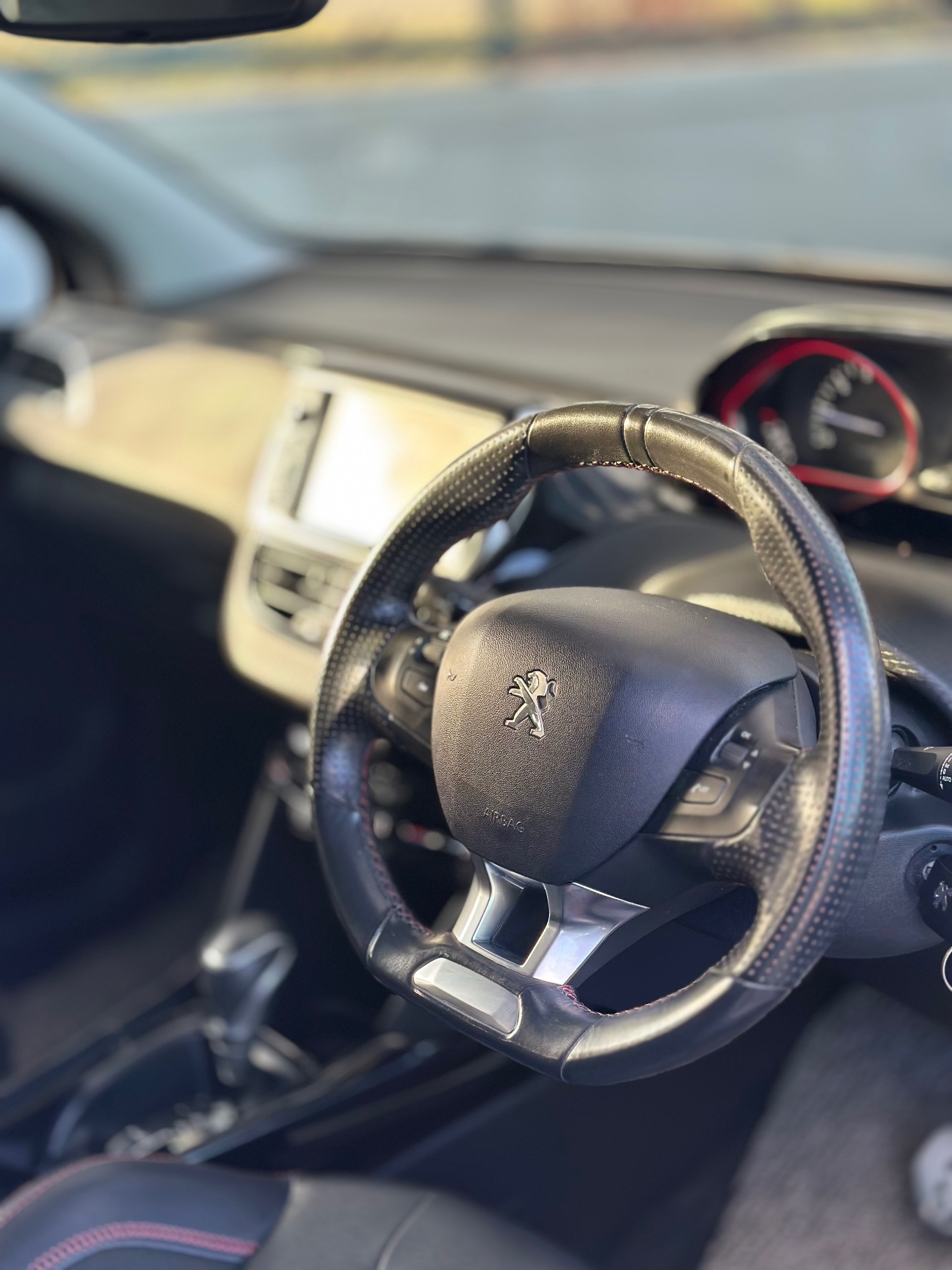 Used 2017 Peugeot 2008 — photo 3
