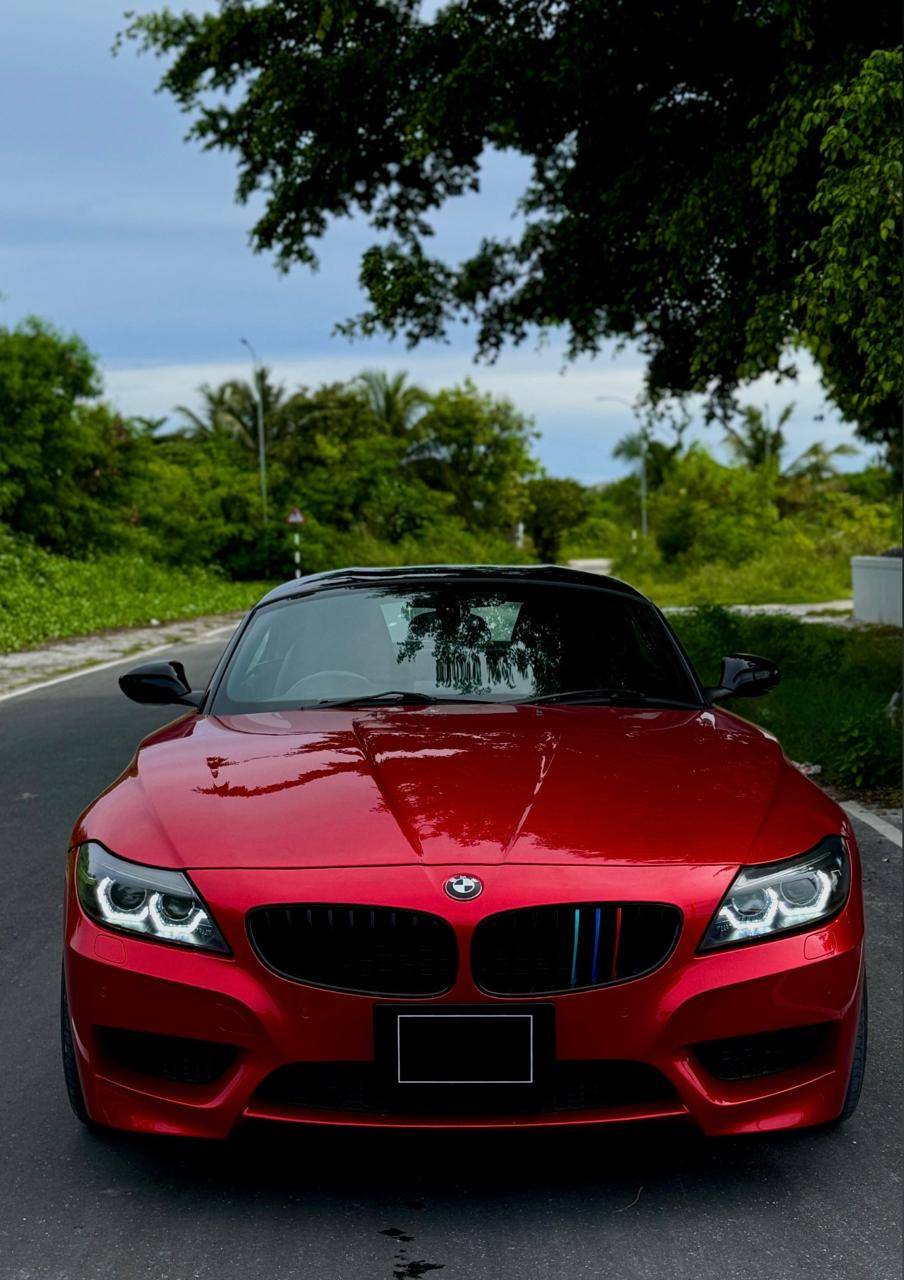 Used 2010 BMW Z4 — photo 2