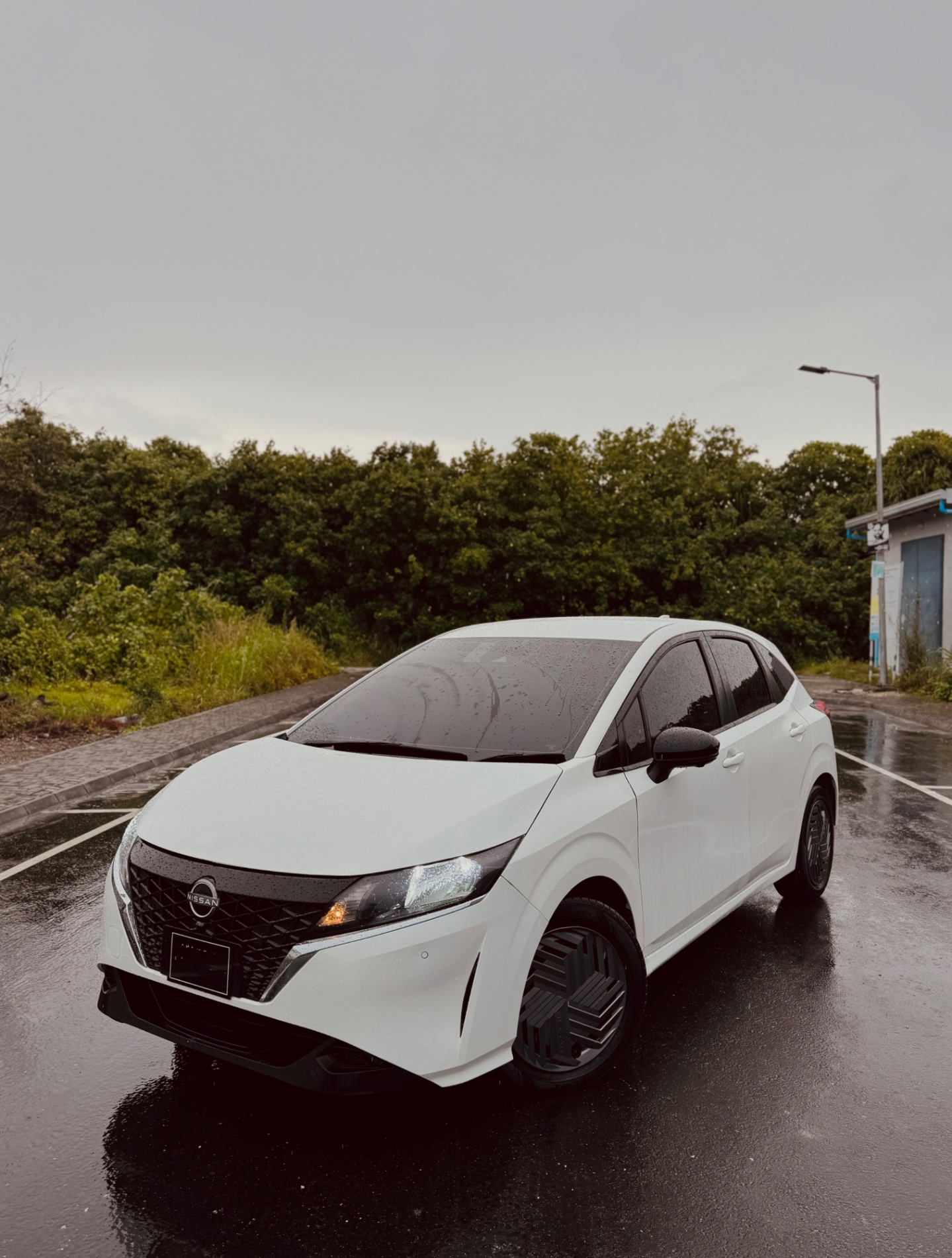 Used 2023 NISSAN Note — photo 2