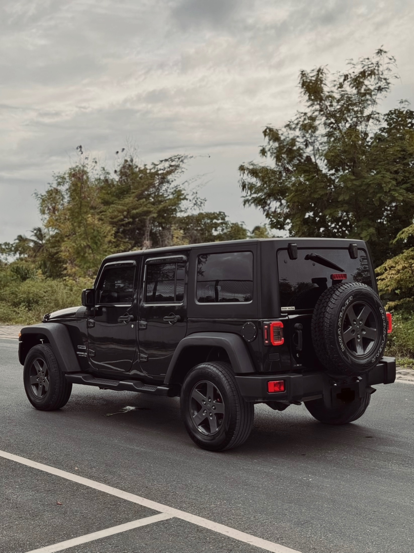 Used 2015 Jeep Wrangler — photo 3