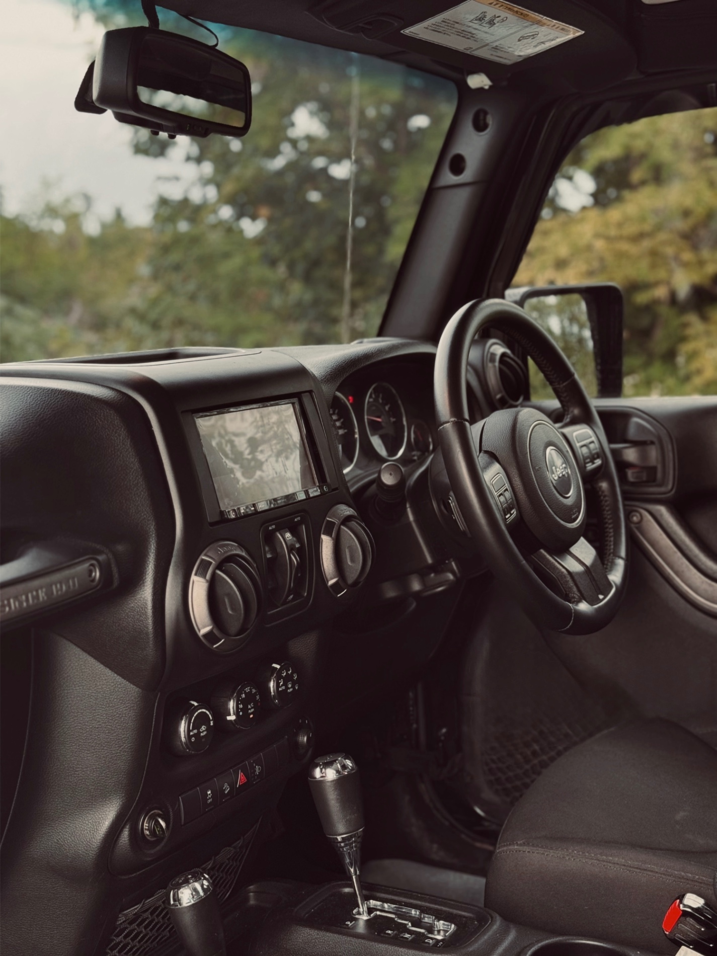 Used 2015 Jeep Wrangler — photo 4